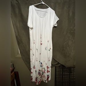 Item 112 Xxl white and flowers night gown or dress